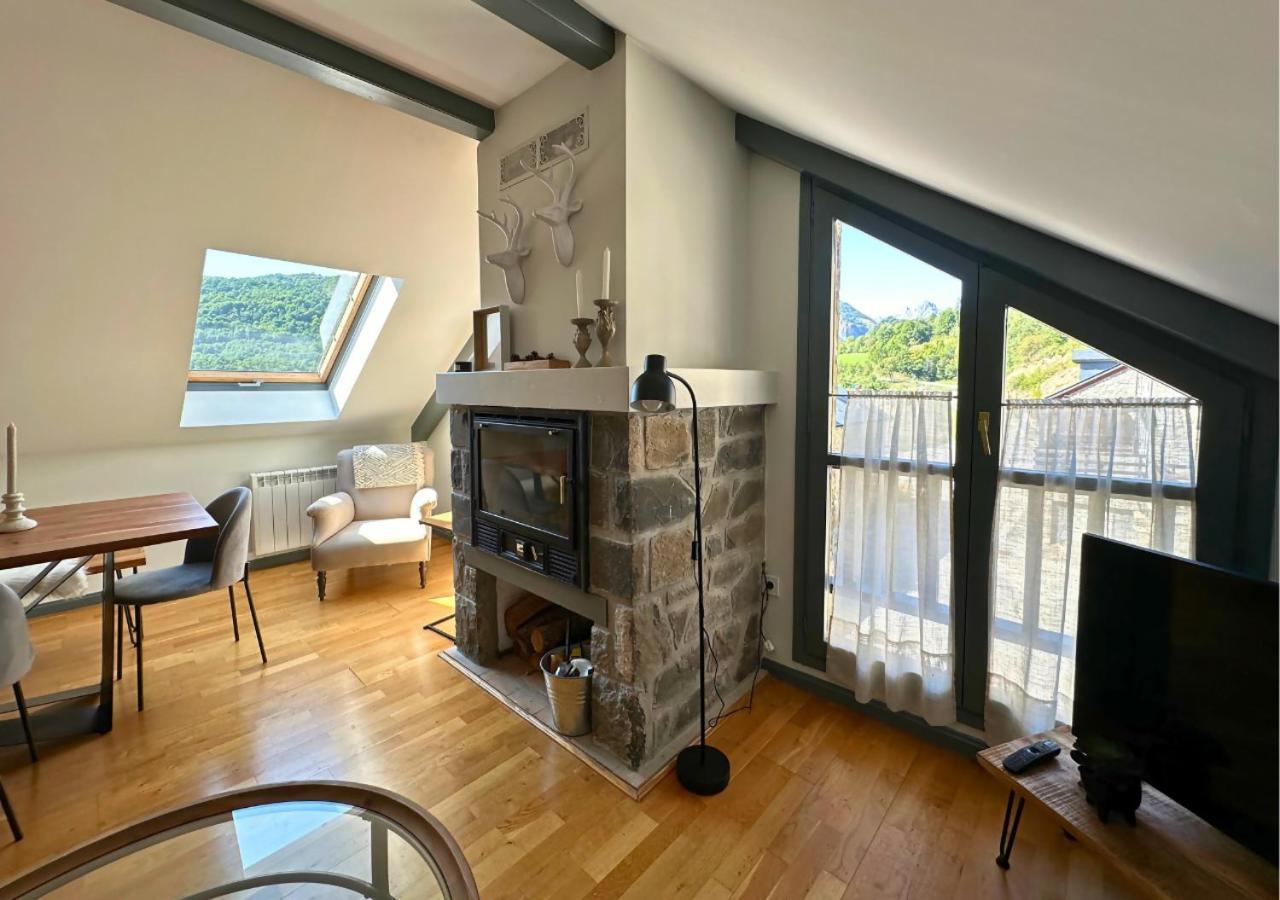 Caldares Exclusivo Atico En El Pueyo De Jaca Apartment Panticosa Luaran gambar